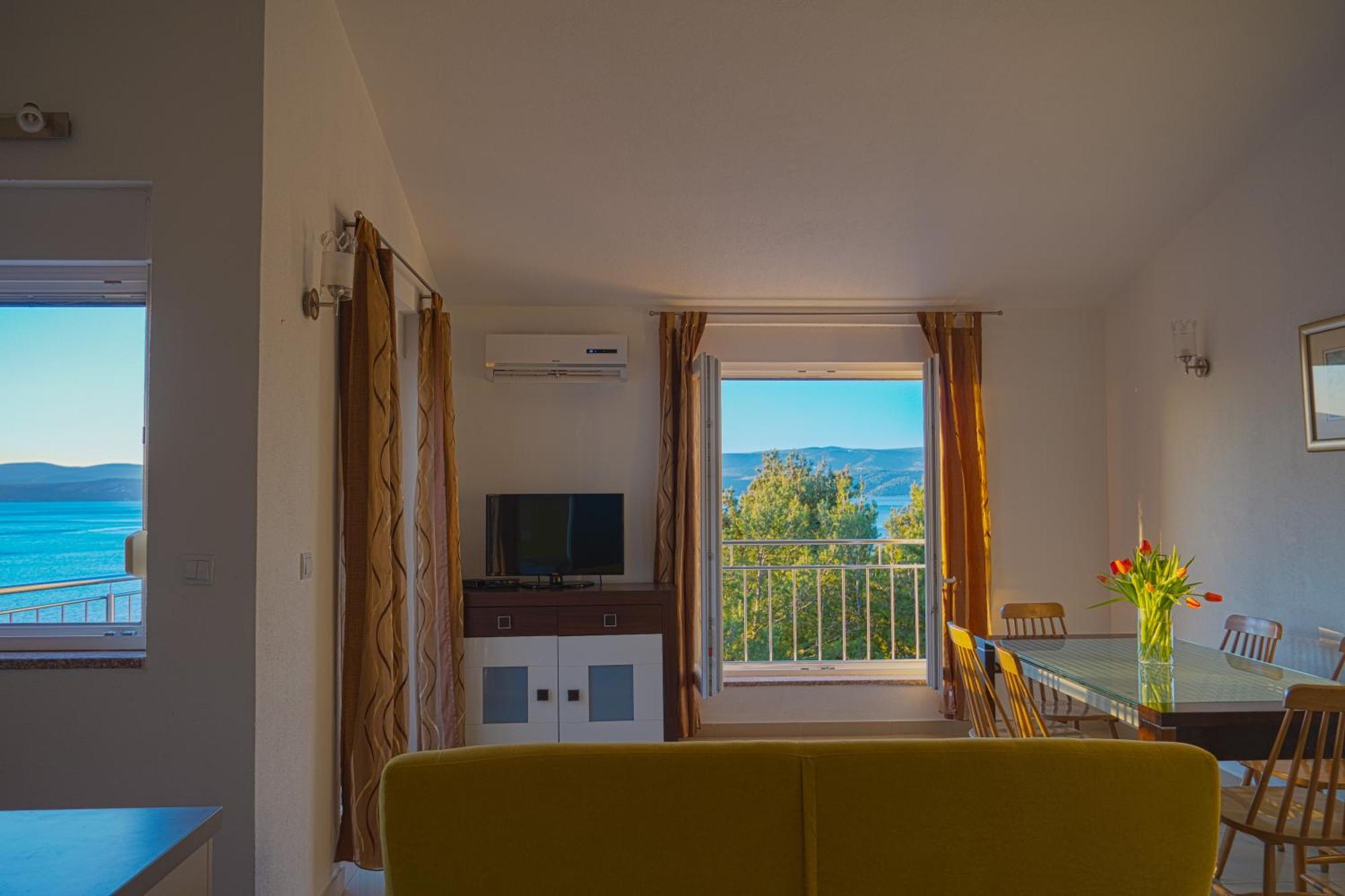 Apartments Sara & Nina Omis Exterior photo