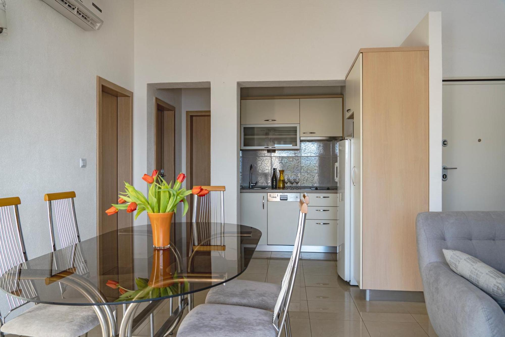 Apartments Sara & Nina Omis Exterior photo