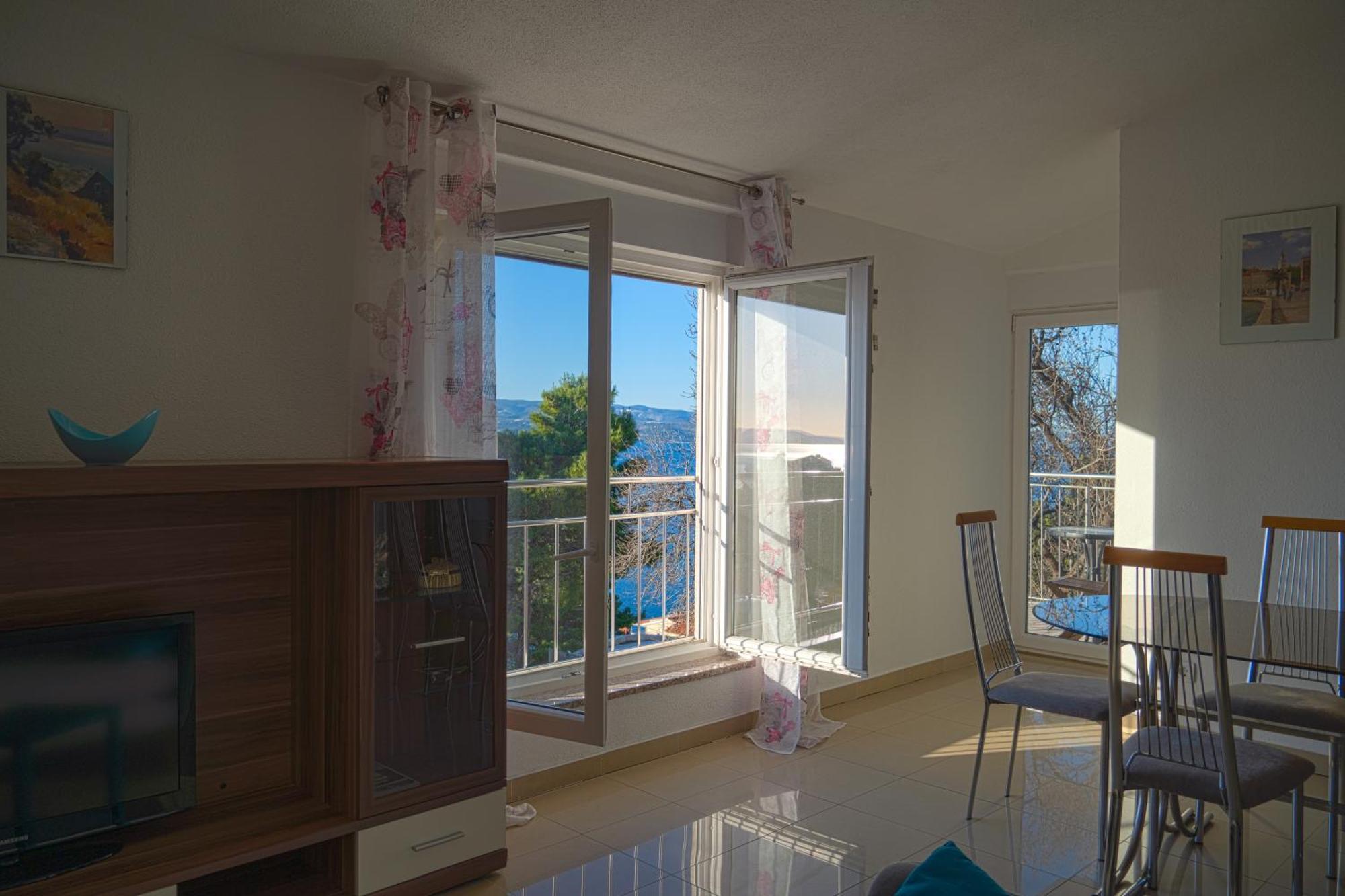Apartments Sara & Nina Omis Exterior photo